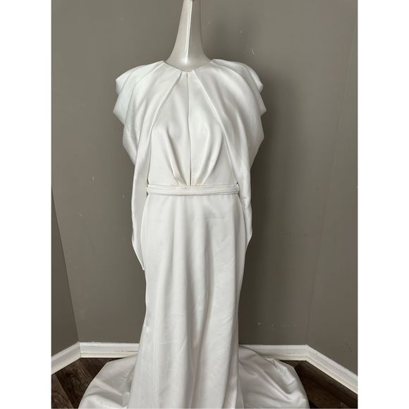 Elegant Cream Maxi Dress - Picture 3 of 8